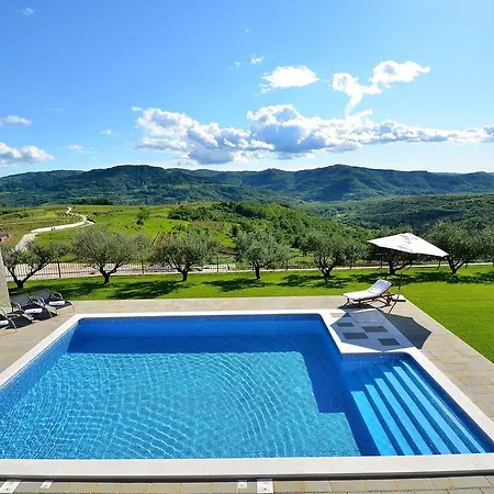 Luxury Maslina With Private Pool & Jacuzzi Villa *