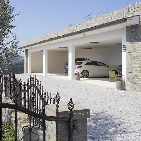 Villa Luxury Maslina With Private Pool & Jacuzzi *