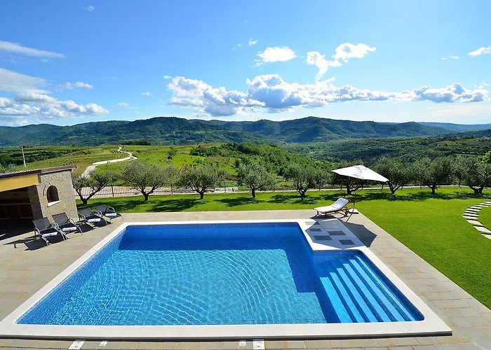 Luxury Maslina With Private Pool & Jacuzzi Villa *