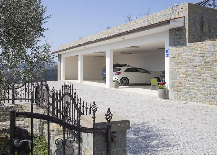 Villa Luxury Maslina With Private Pool & Jacuzzi *