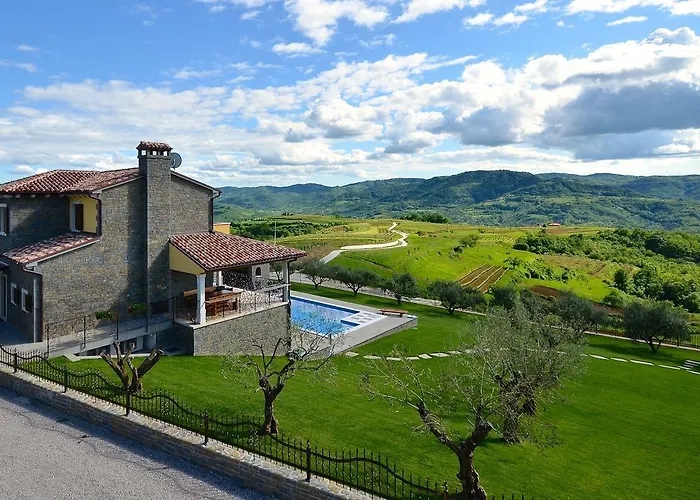 Luxury Maslina With Private Pool & Jacuzzi